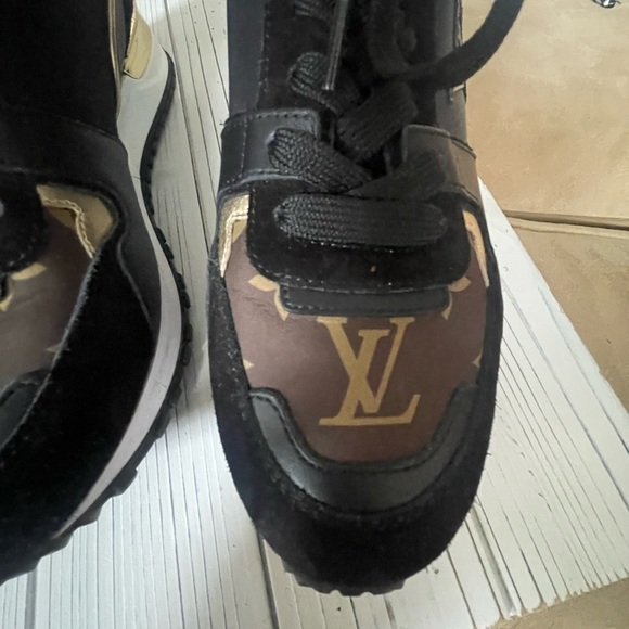 Louis Vuitton Runaways - Picture 2 of 9